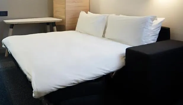 Hotel Escad Quartier Dix30 Brossard 4*,