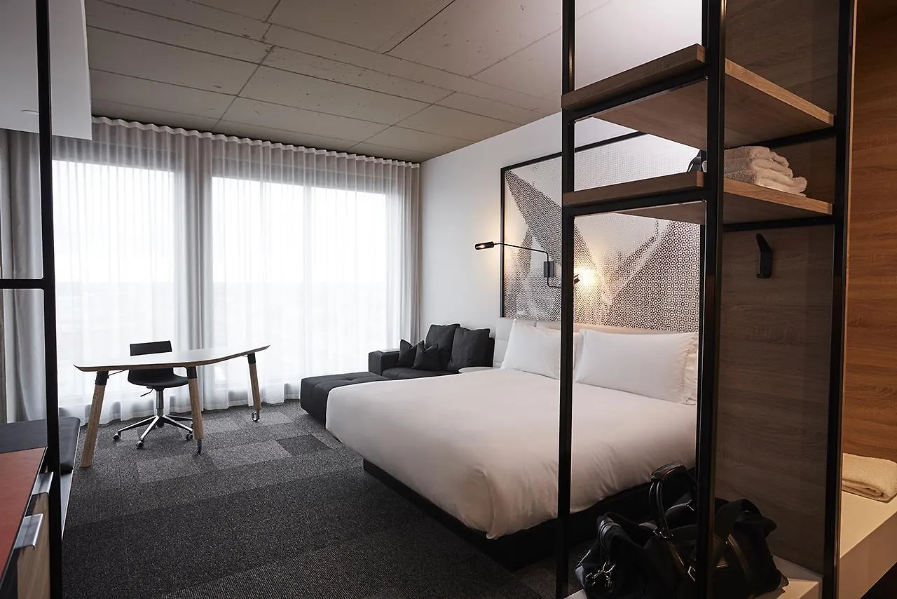 Hotel Escad Quartier Dix30 Brossard 4*,  Canada