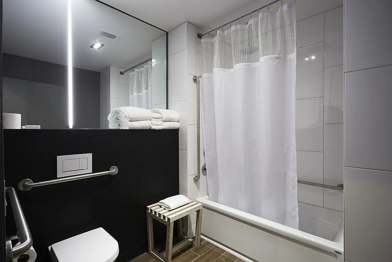 Hotel Escad Quartier Dix30 Brossard